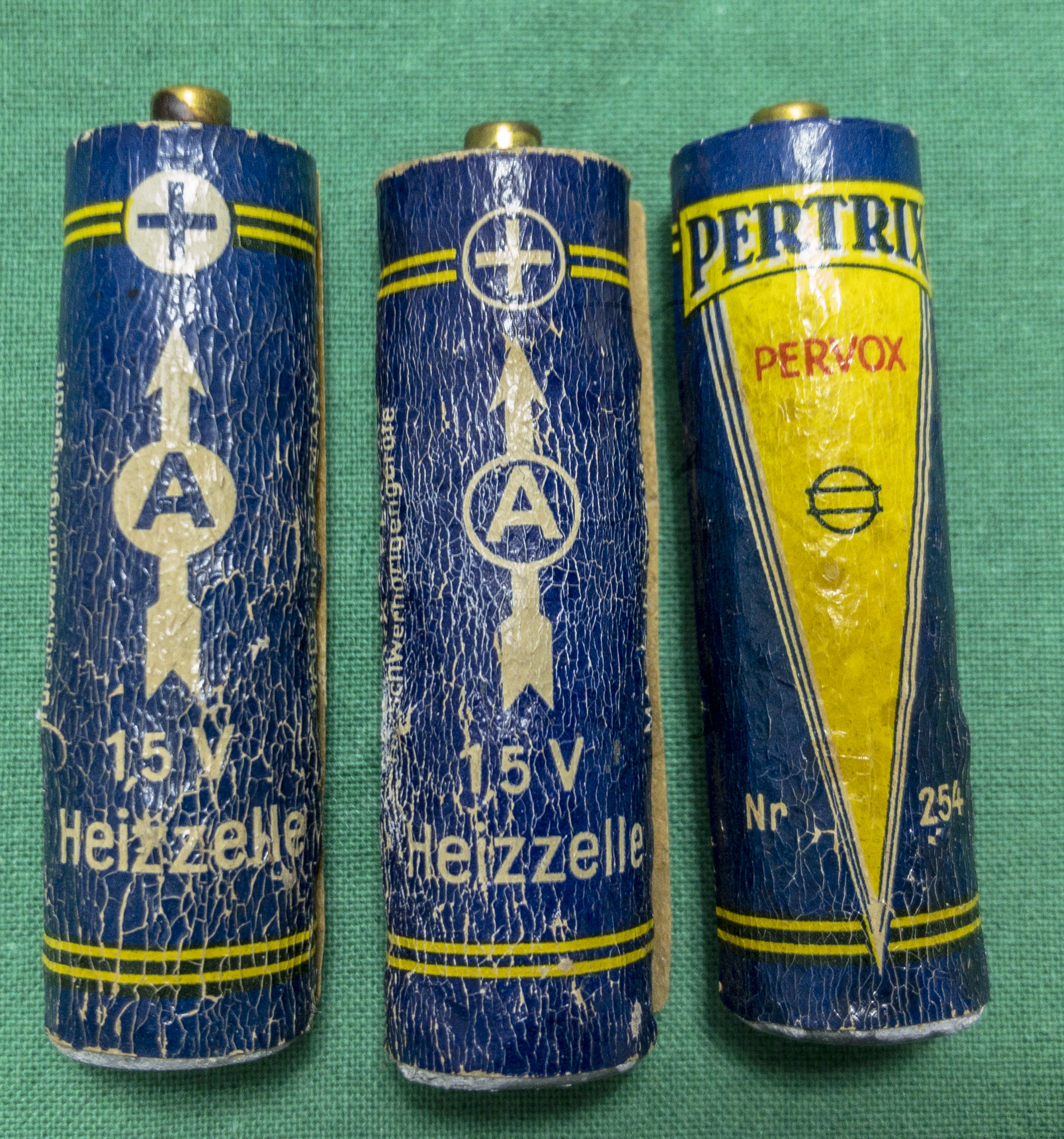 Hörgerät "Fortiphone Type 20", ca. 1949, Batterien für die Röhrenheizung (Heizzelle) mit 1,5 Volt